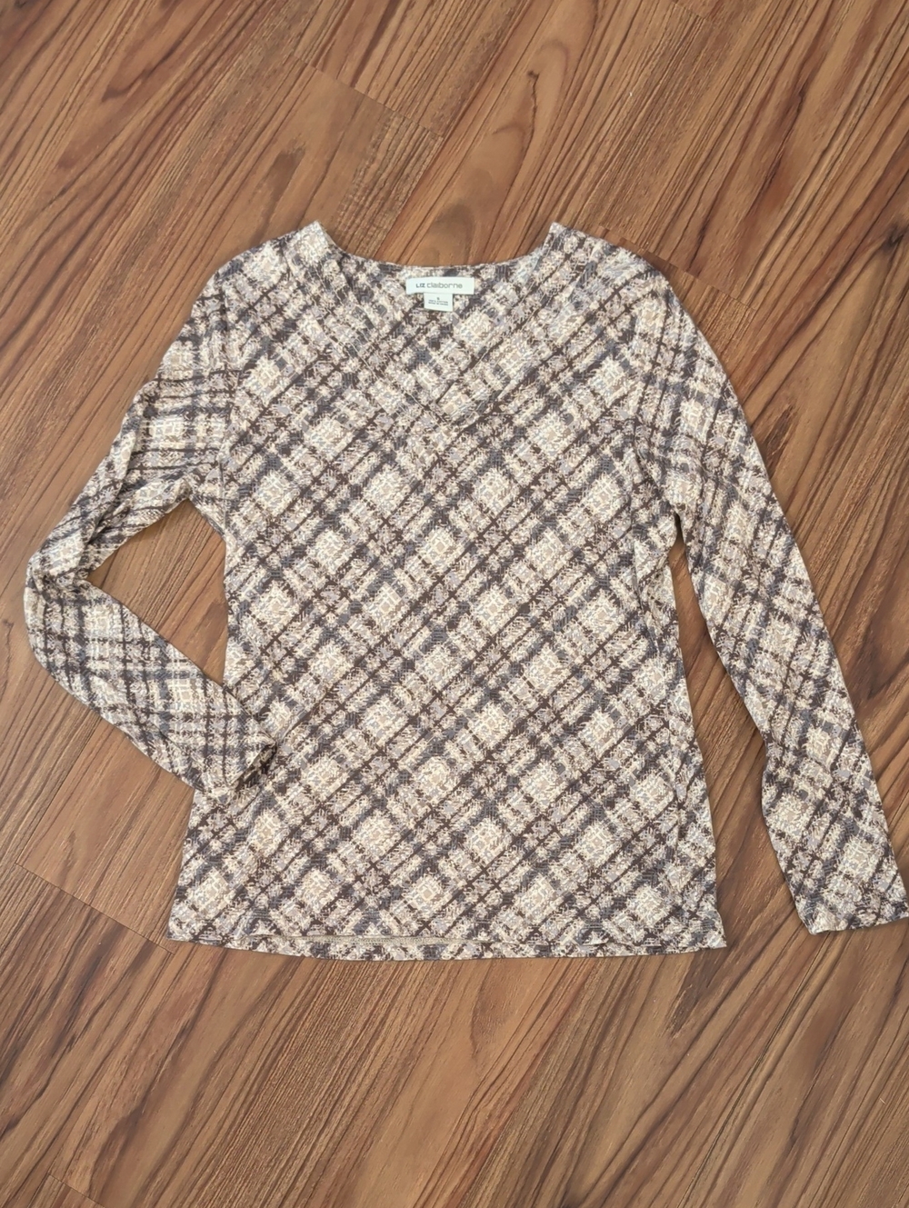 Liz Claiborne Plaid V‑Neck Womens Long‑Sleeve Top in Beige and Brown, Size Small